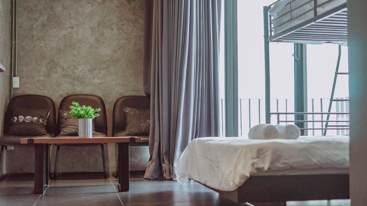 Photo of Bedroom in Samsen Nai