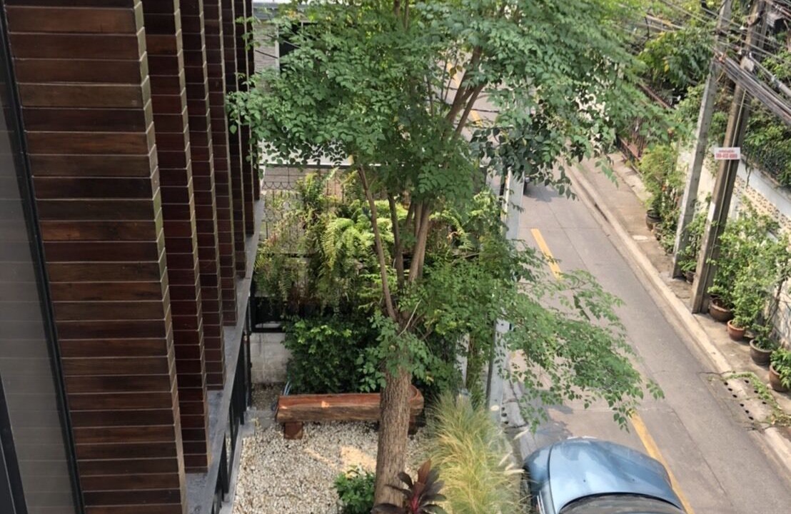 Photo of Outdoor in Samsen Nai