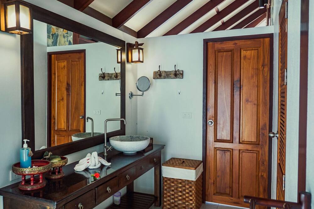 Photo of Bathroom in Nuea Khlong