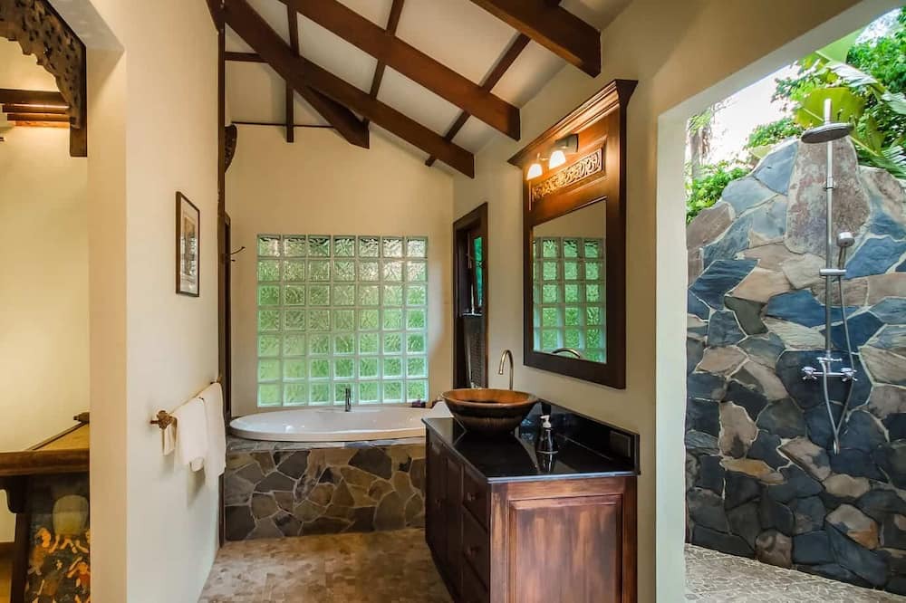 Photo of Bathroom in Nuea Khlong