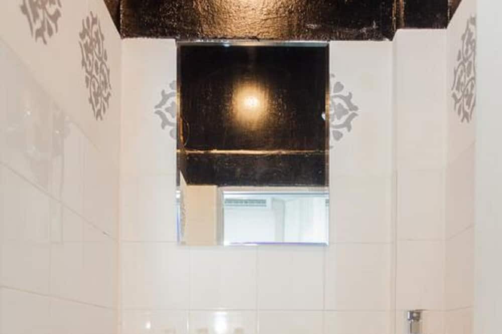 Photo of Bathroom in Wat Ratchabophit