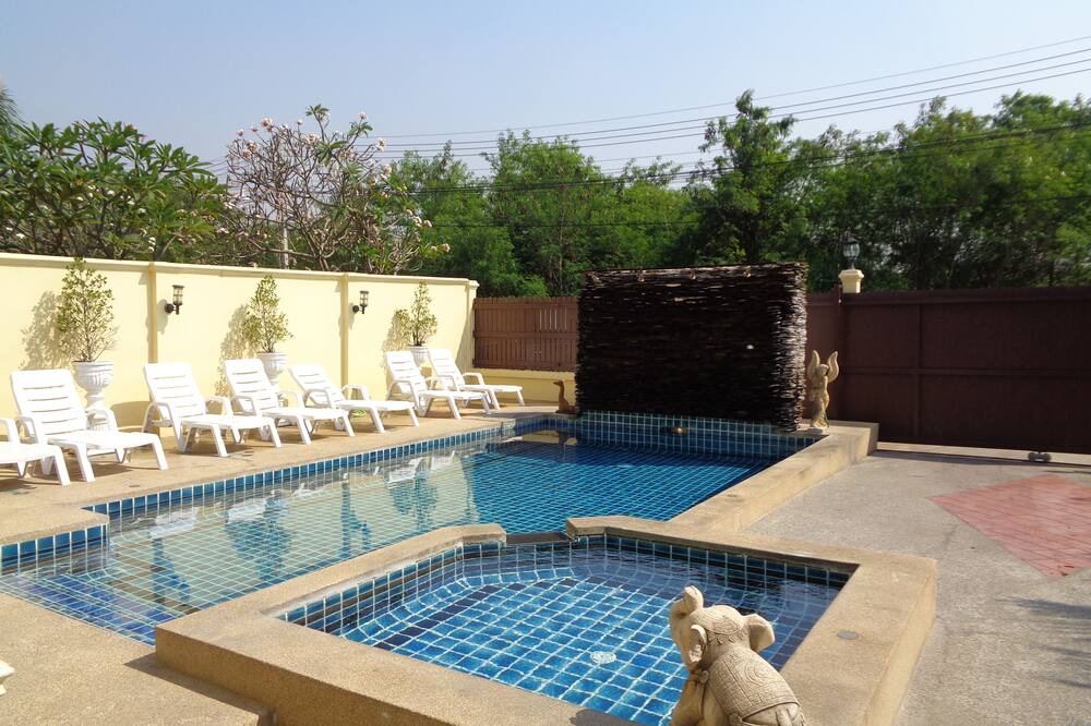 Photo of Outdoor in Na Kluea