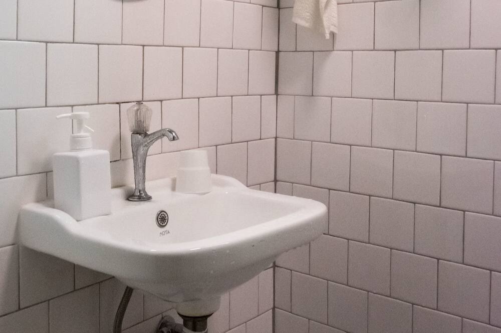 Photo of Bathroom in Pom Prap