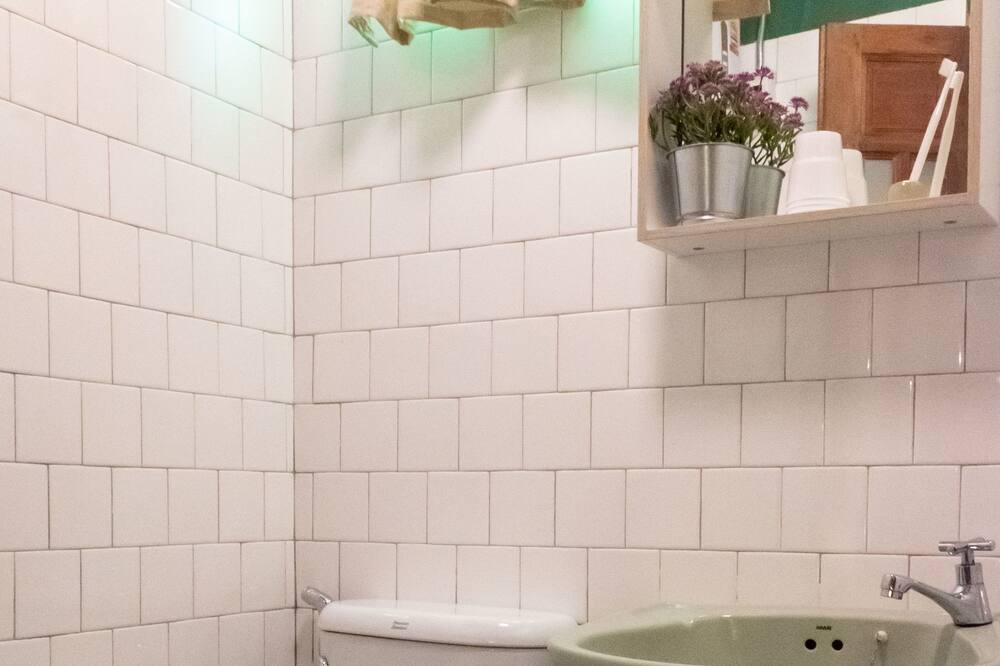 Photo of Bathroom in Pom Prap