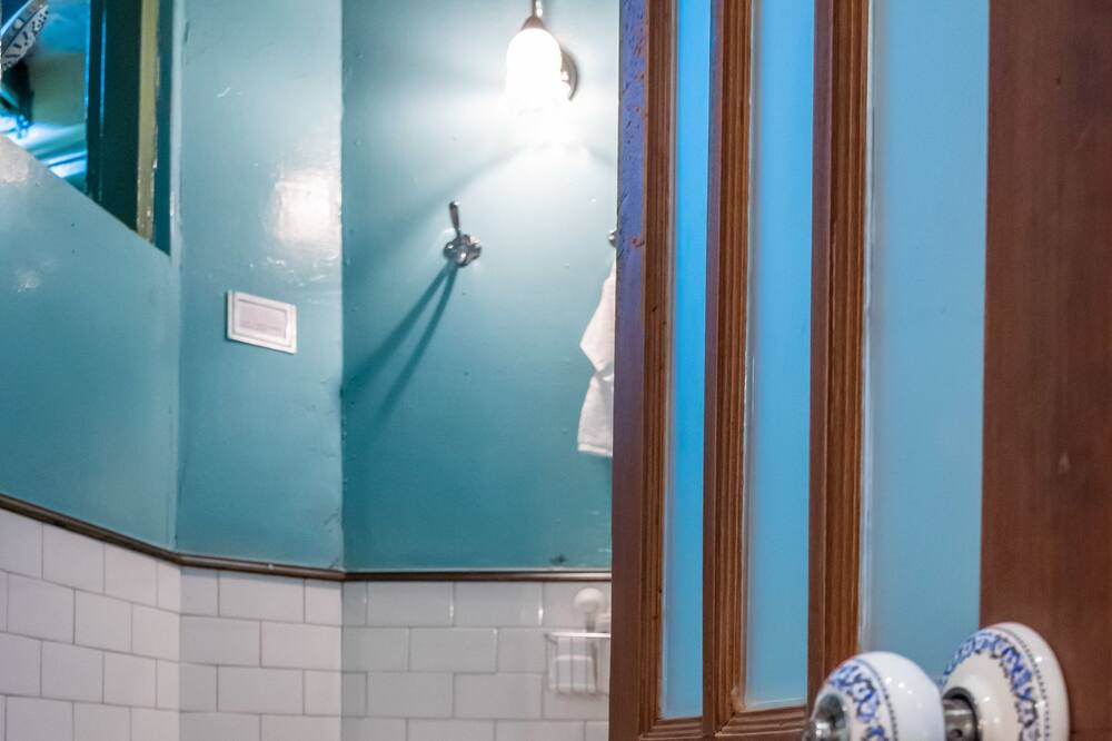 Photo of Bathroom in Pom Prap