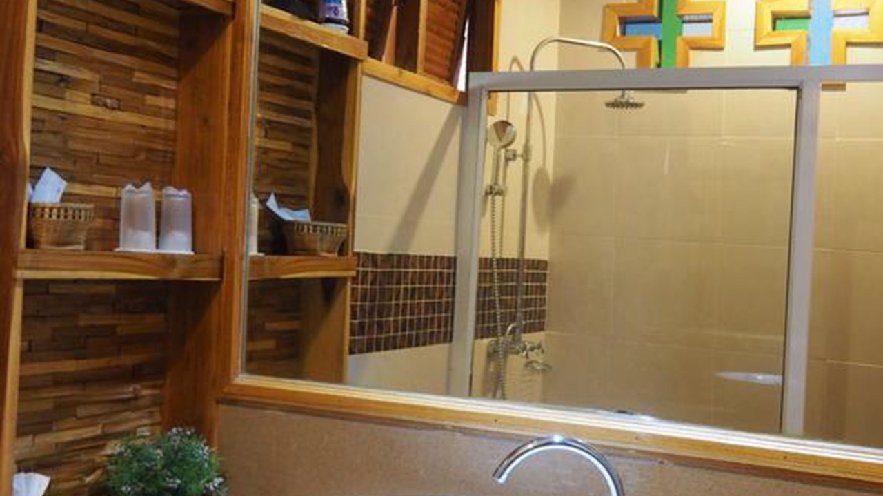 Photo of Bathroom in Pua