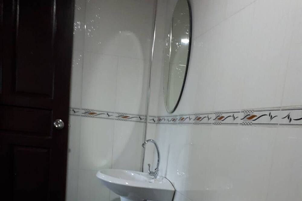 Photo of Bathroom in Kamlon