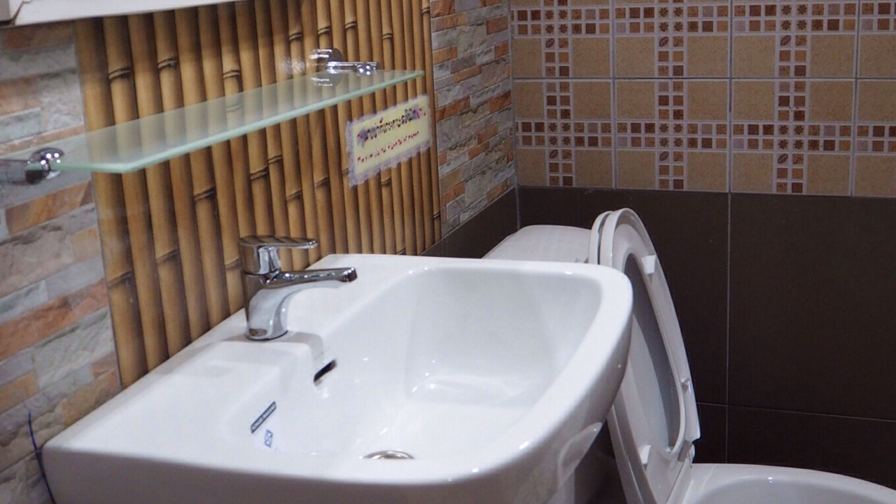 Photo of Bathroom in Pa Bong