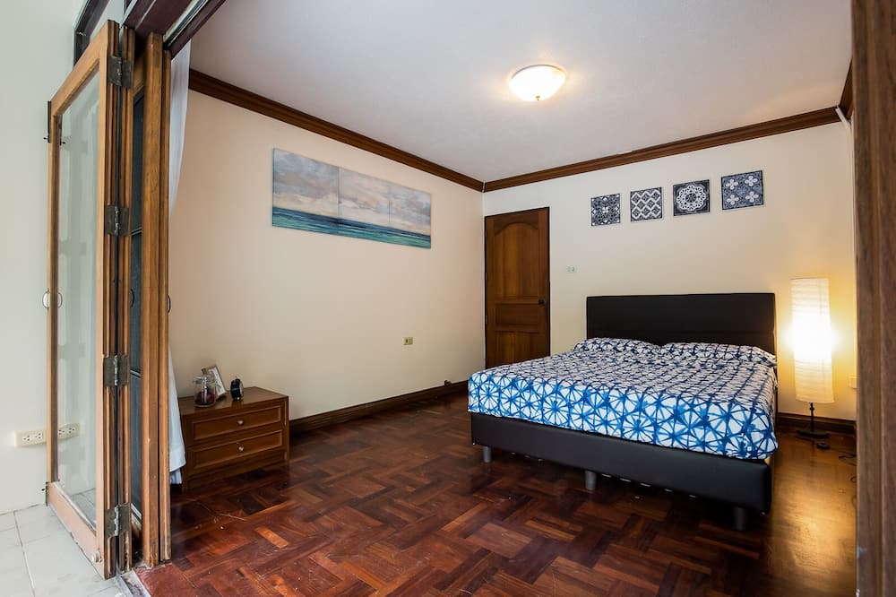 Photo of Bedroom in Samsen Nai