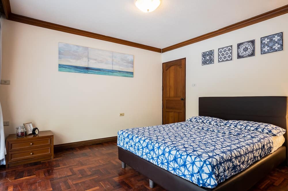 Photo of Bedroom in Samsen Nai