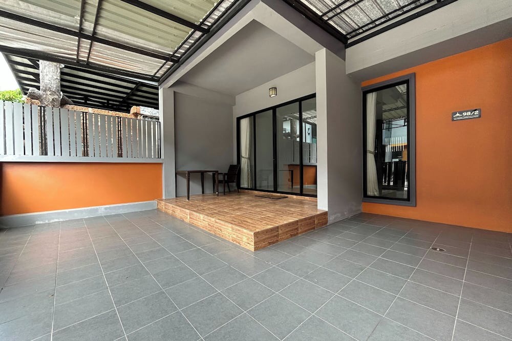Photo of Livingroom in Na Mom