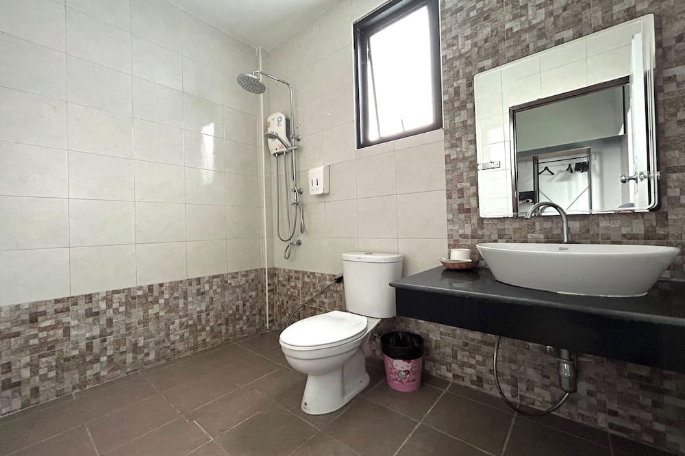 Photo of Bathroom in Na Mom