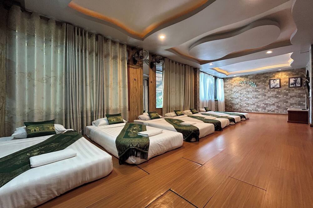 Photo of Bedroom in Na Mom