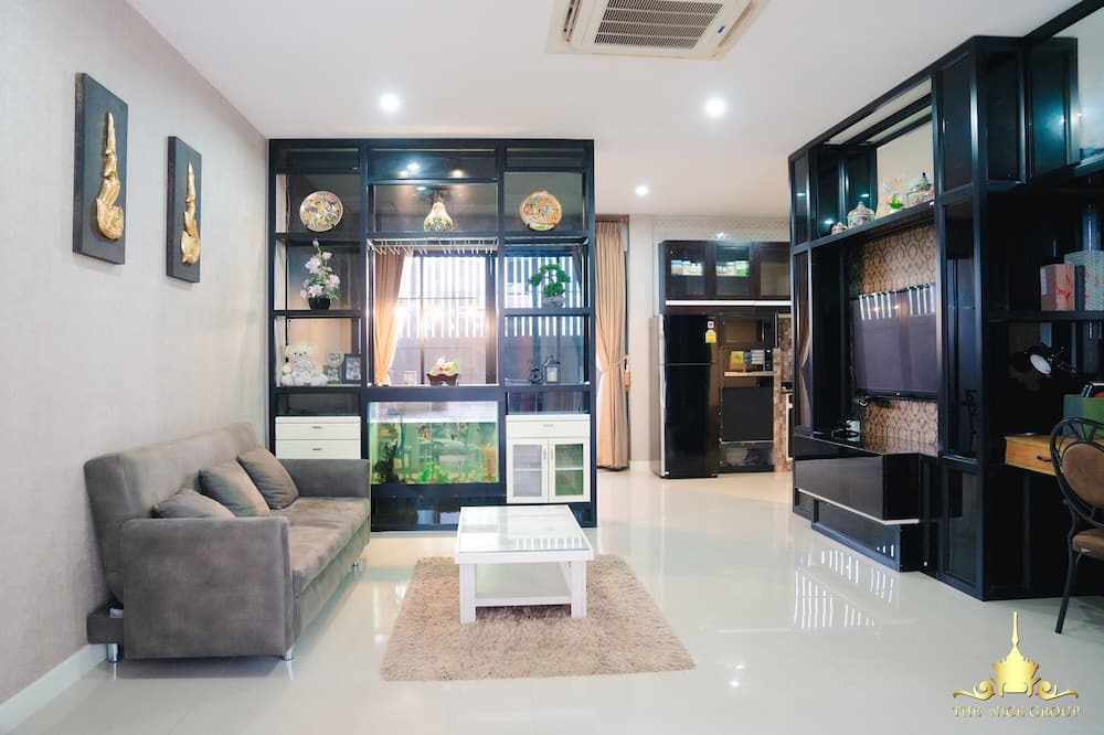 Photo of Bedroom in Na Mom