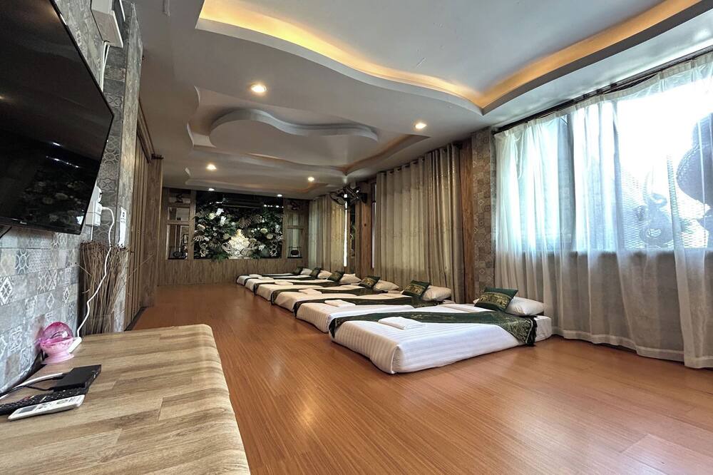 Photo of Bedroom in Na Mom