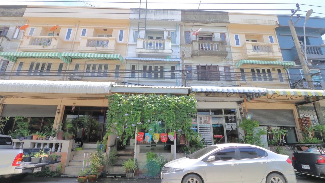 Photo of Outdoor in Racha Thewa