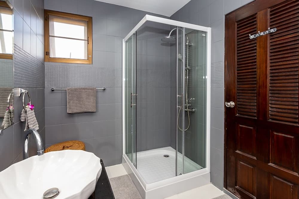 Photo of Bathroom in Wok Tum