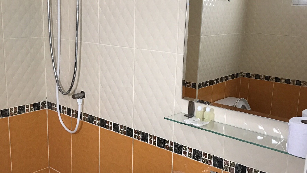 Photo of Bathroom in Tha Thaewawong