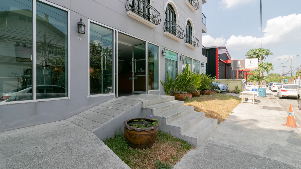 Photo of Patio Balcony in Khlong Chaokhunsing