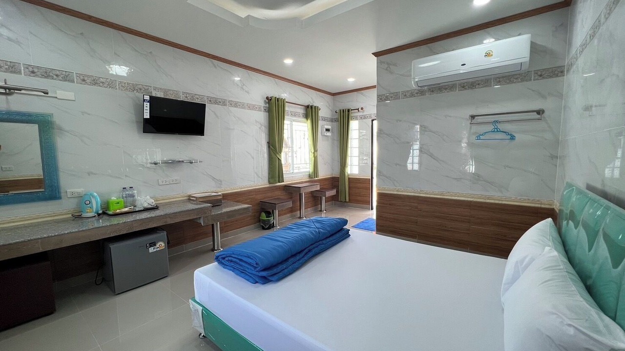 Photo of Bedroom in Ang Thong