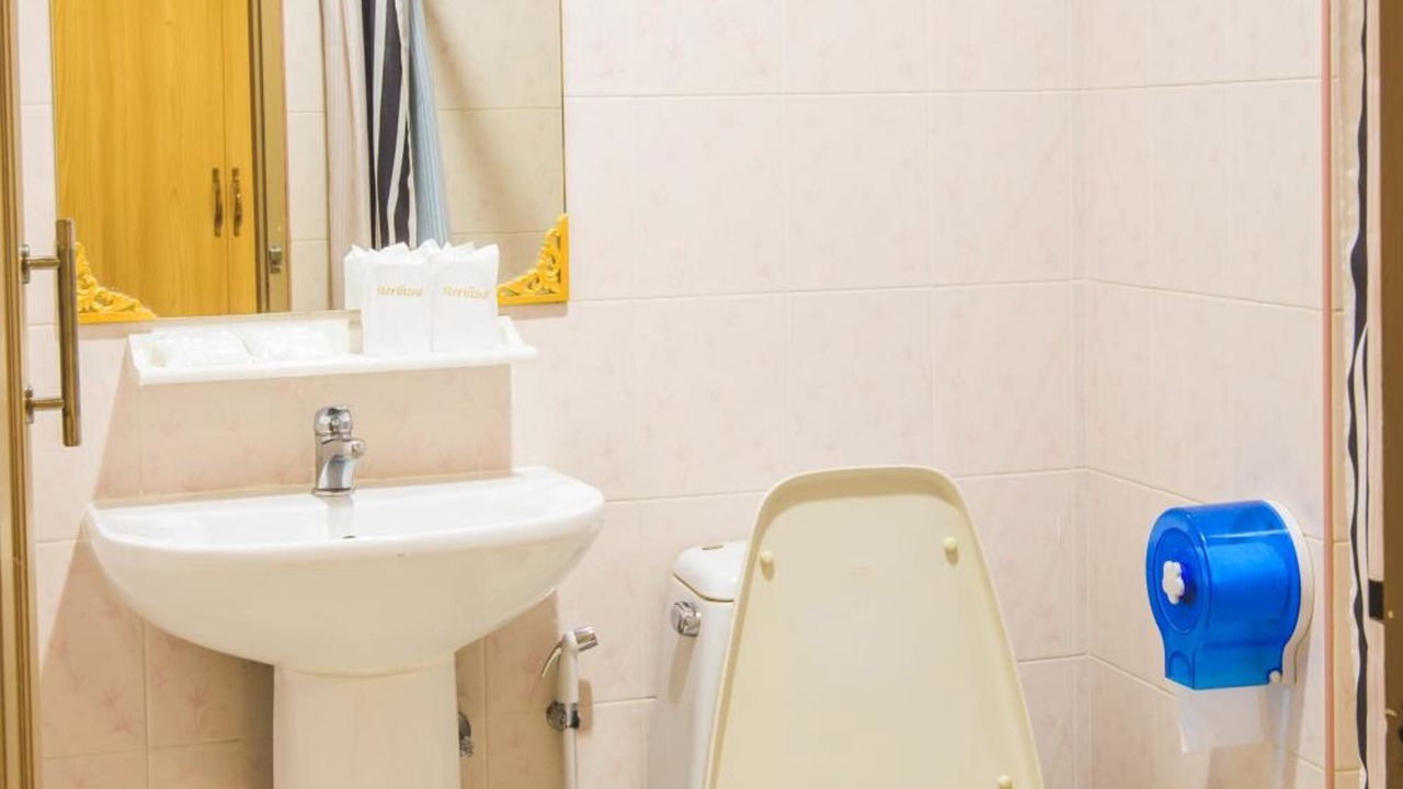 Photo of Bathroom in Pom Prap Sattru Phai