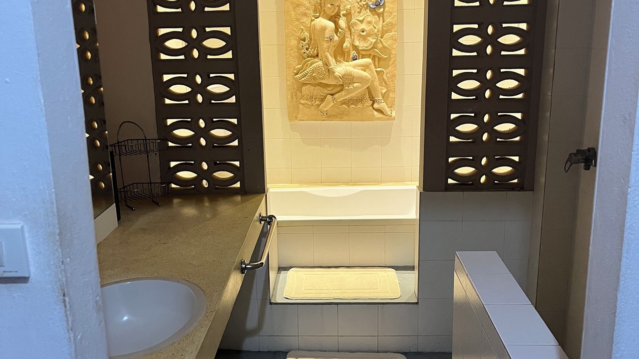 Photo of Bathroom in Maret
