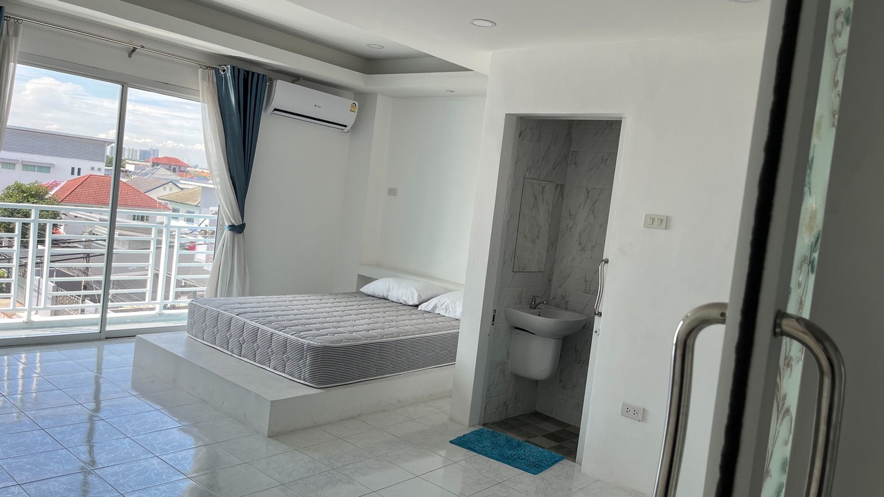 Photo of Patio Balcony in Don Muang