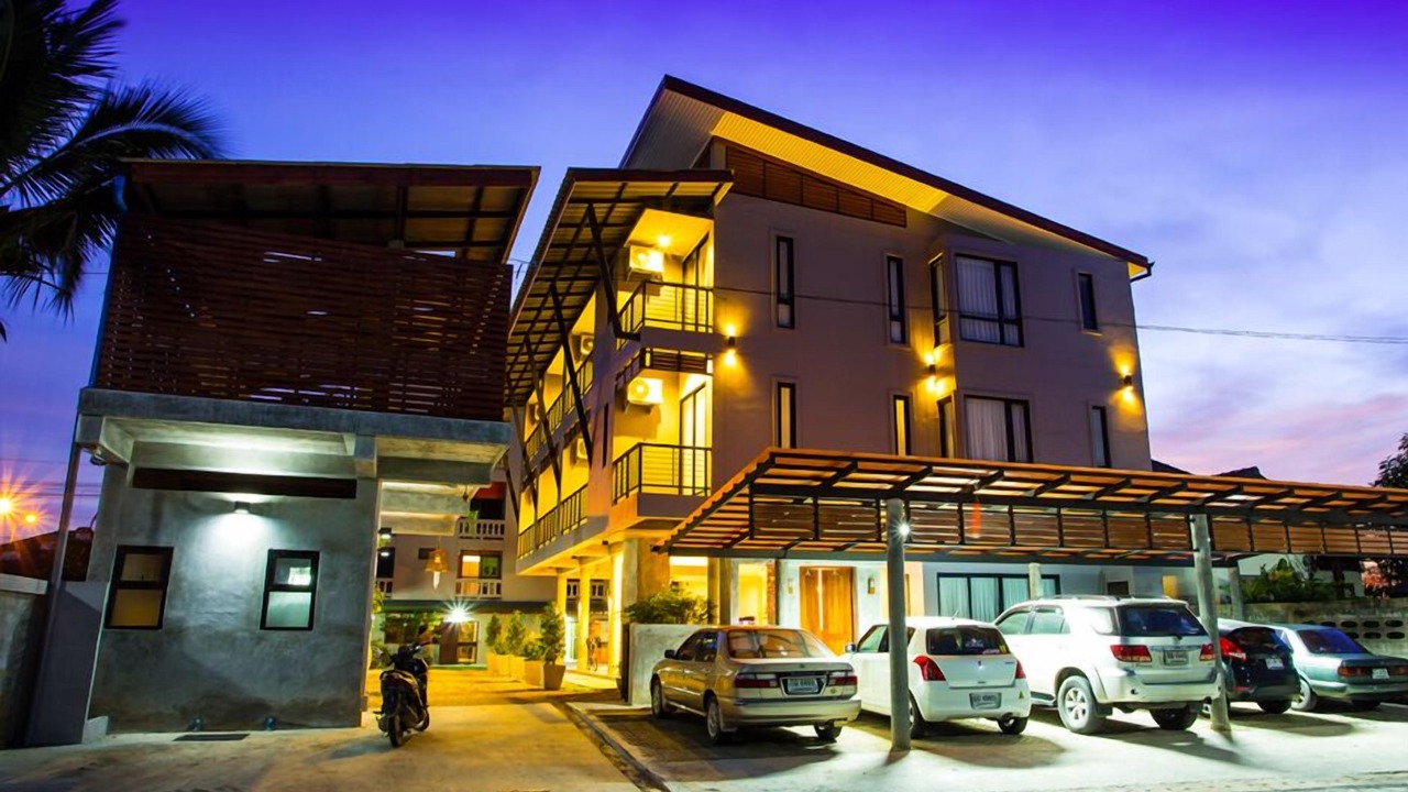 Photo of Buildings in Nuea Khlong