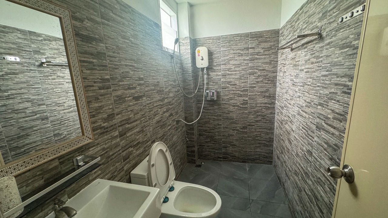Photo of Bathroom in Amphawa