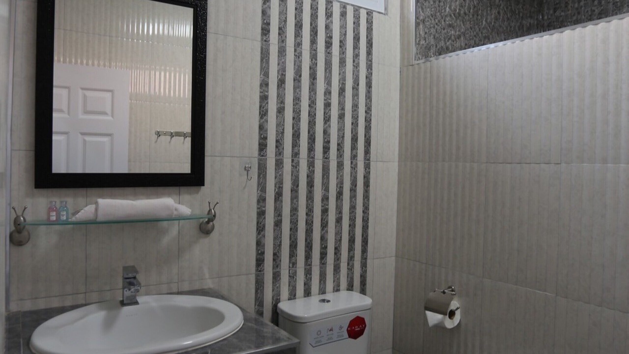 Photo of Bathroom in Phe