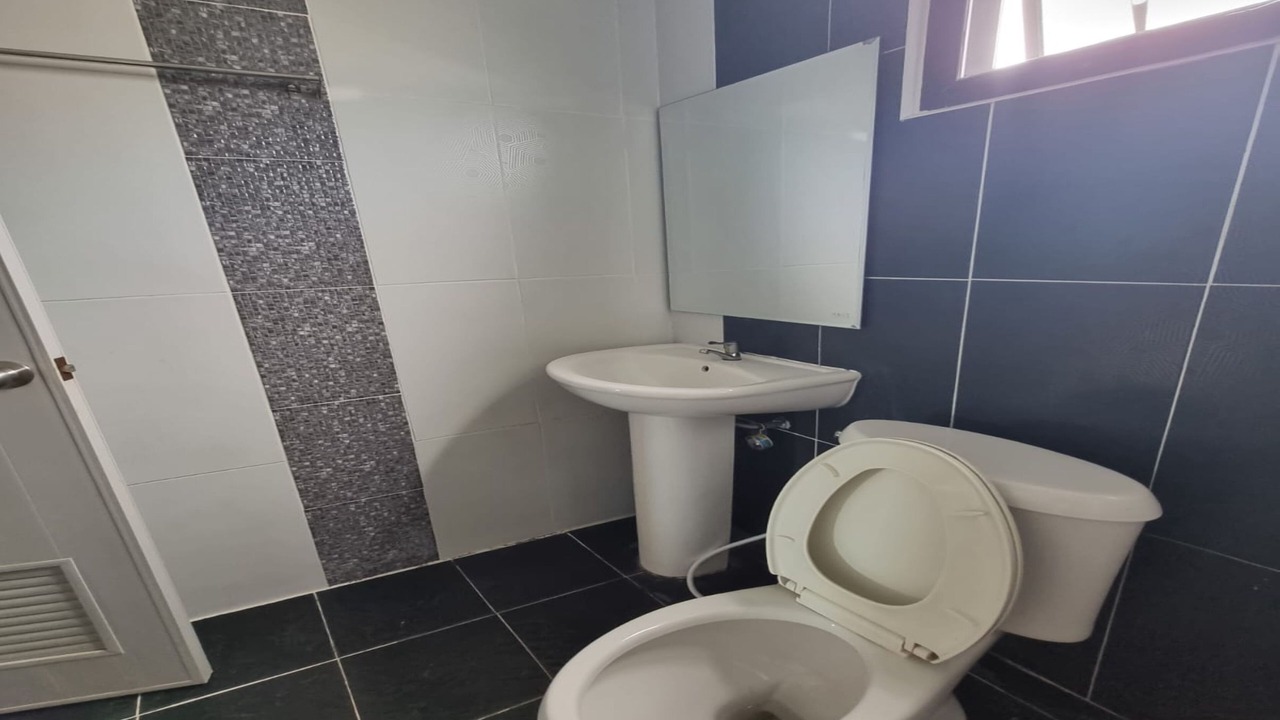 Photo of Bathroom in Ang Thong