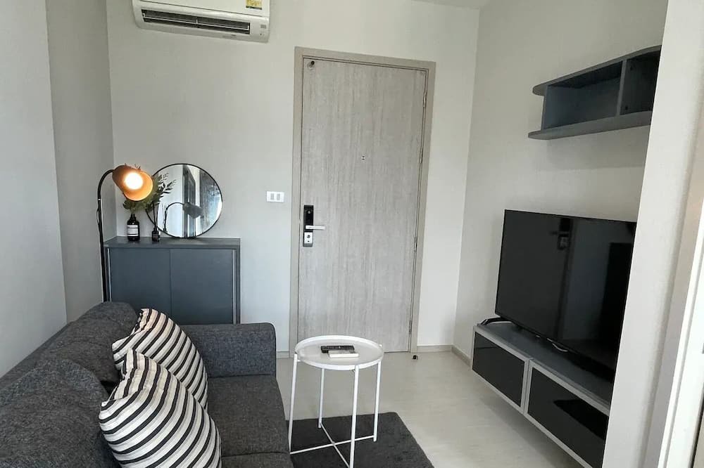 Photo of Livingroom in Khlong Tan