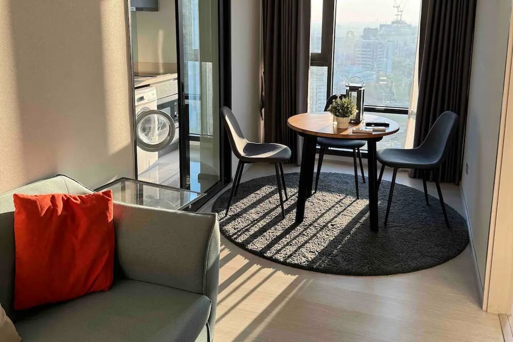 Photo of Livingroom in Khlong Tan