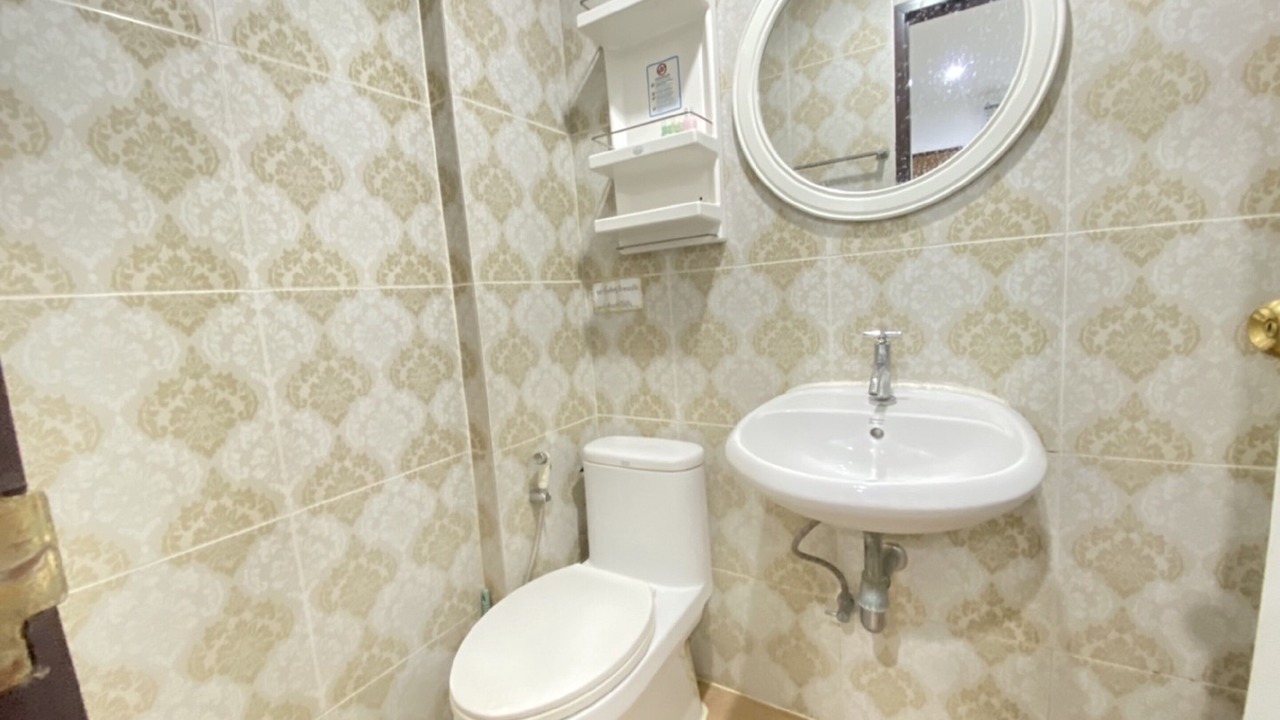 Photo of Bathroom in Thanon Nakhon Chai Si
