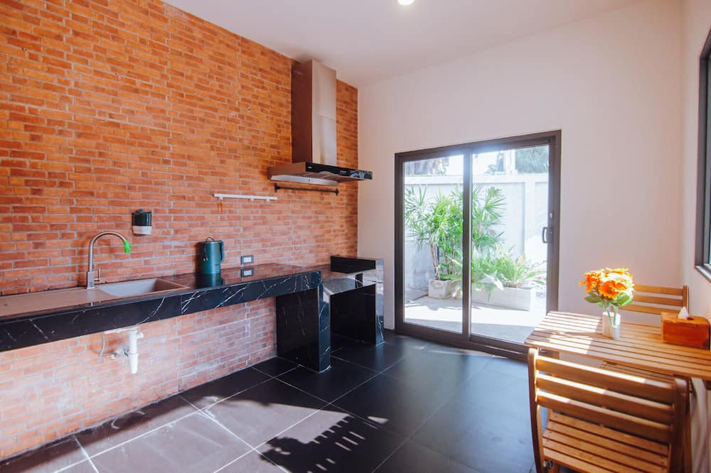 Photo of Kitchen in Pong