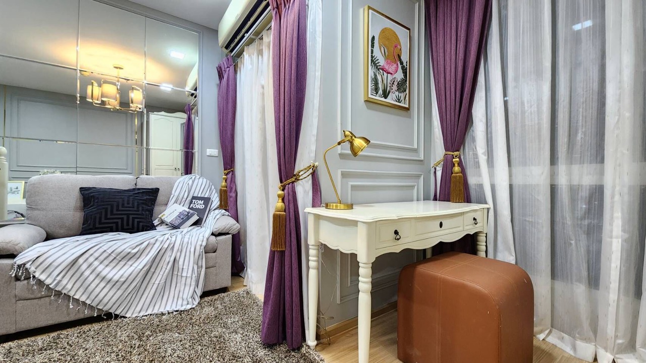 Photo of Bedroom in Thon Buri