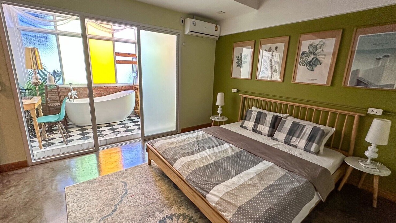 Photo of Bedroom in Khlong Tan Nuea
