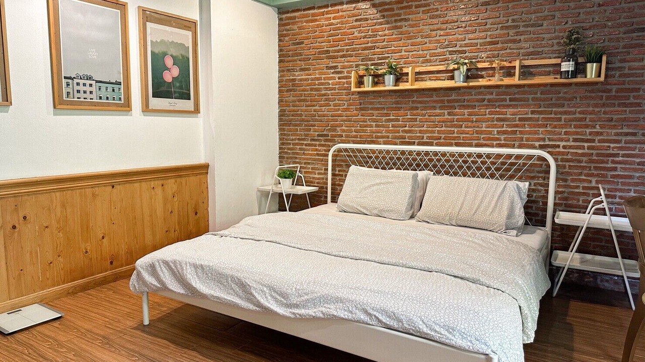 Photo of Bedroom in Khlong Tan Nuea