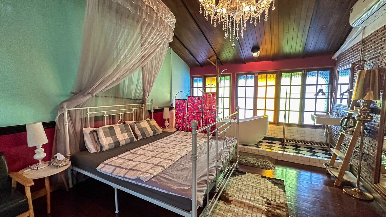 Photo of Bedroom in Khlong Tan Nuea