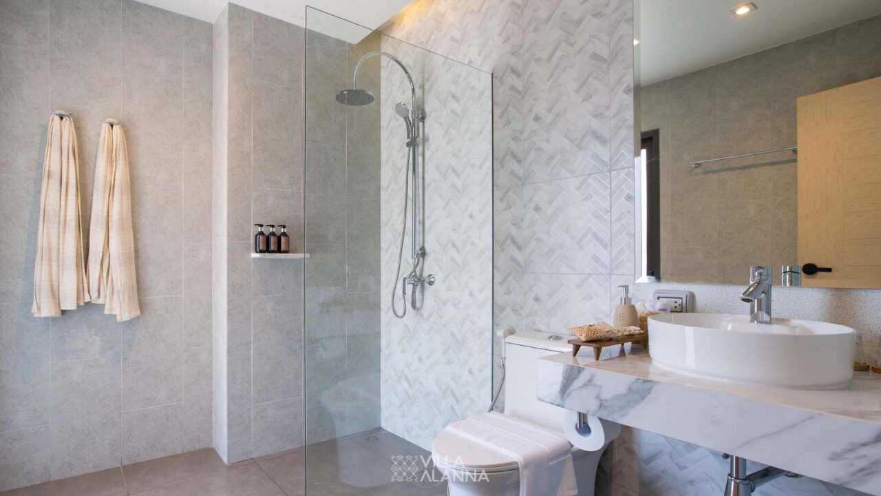 Photo of Bathroom in Old City