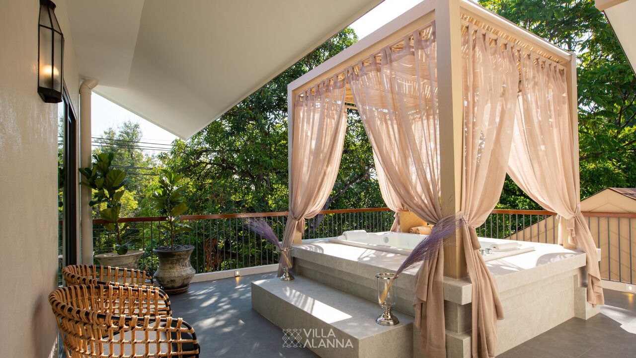 Photo of Patio Balcony in Old City