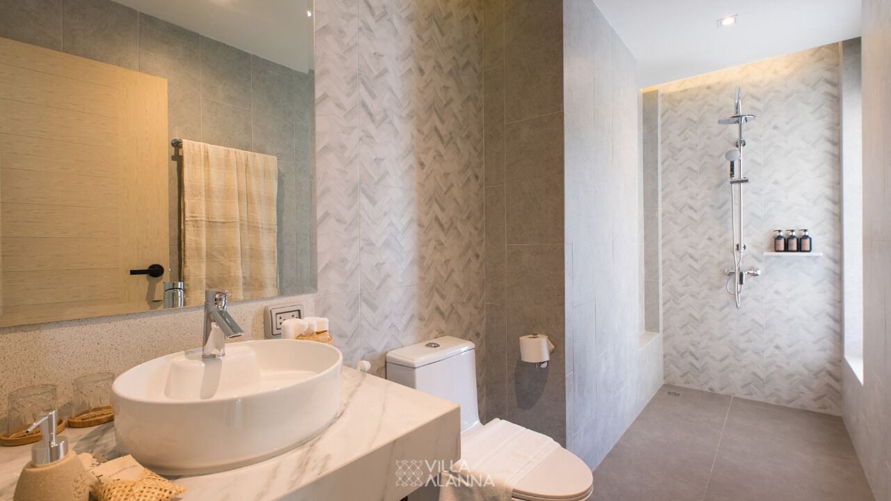 Photo of Bathroom in Old City