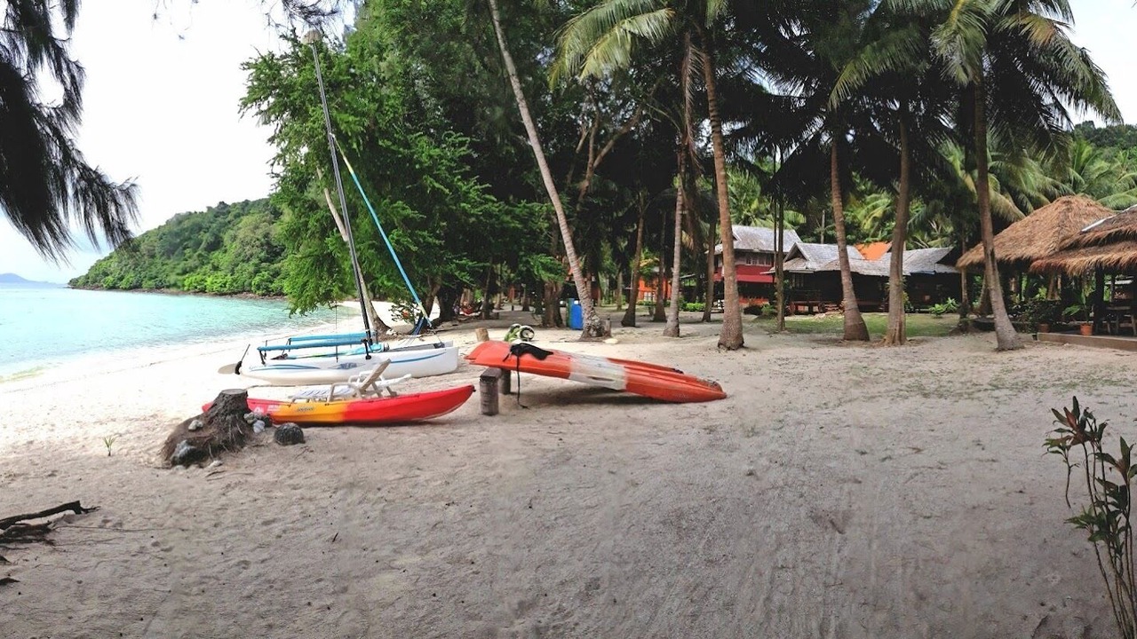 Photo of Others in Hin Lek Fai