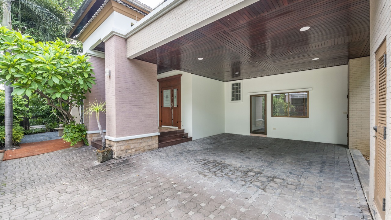 Photo of Outdoor in Phlabphla