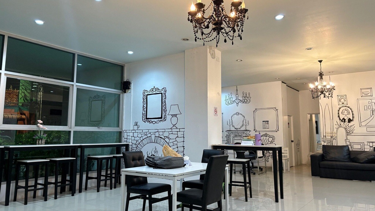 Photo of Livingroom in Khlong Toei