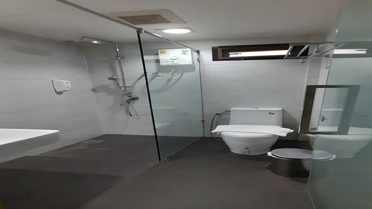 Photo of Bathroom in Thanon Phaya Thai