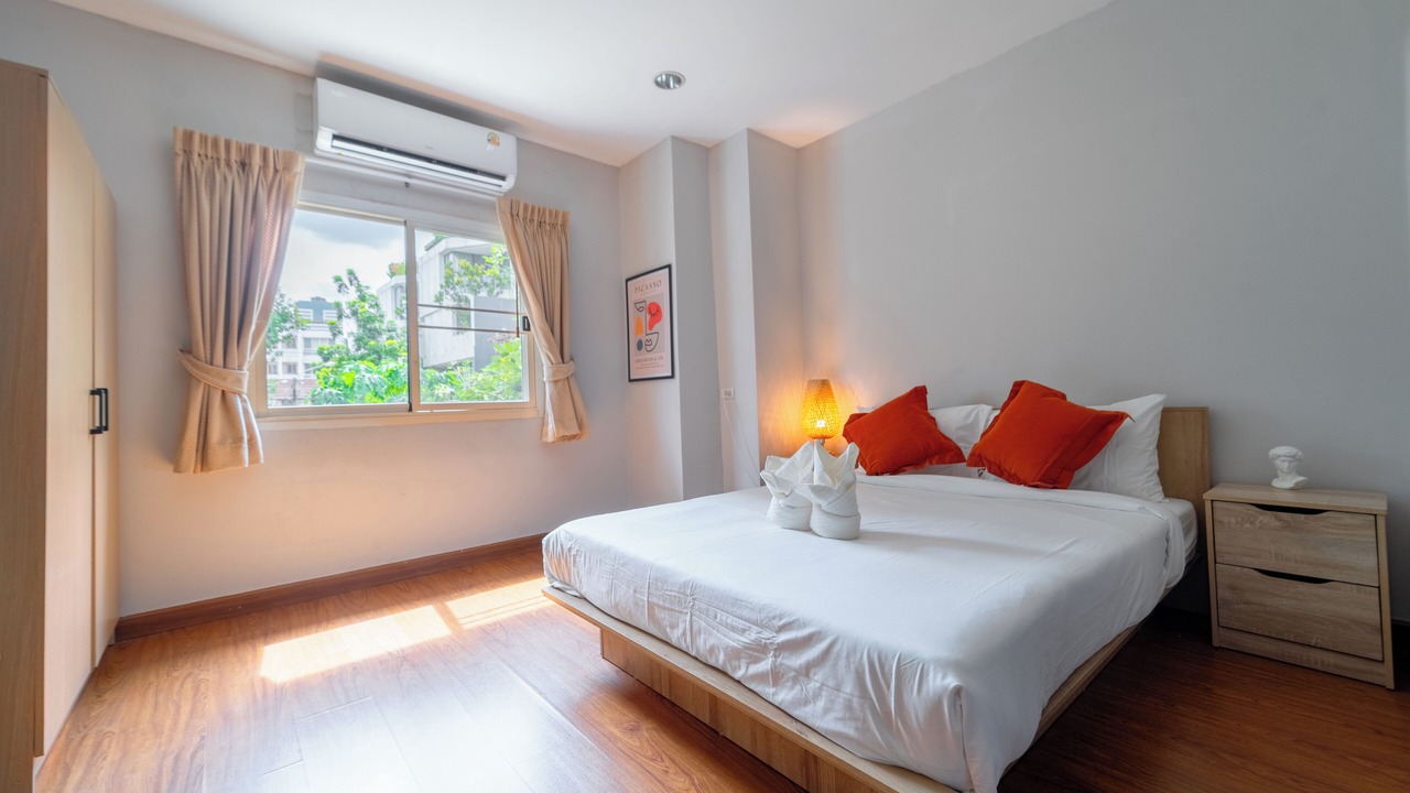 Photo of Bedroom in Phra Khanong Nuea