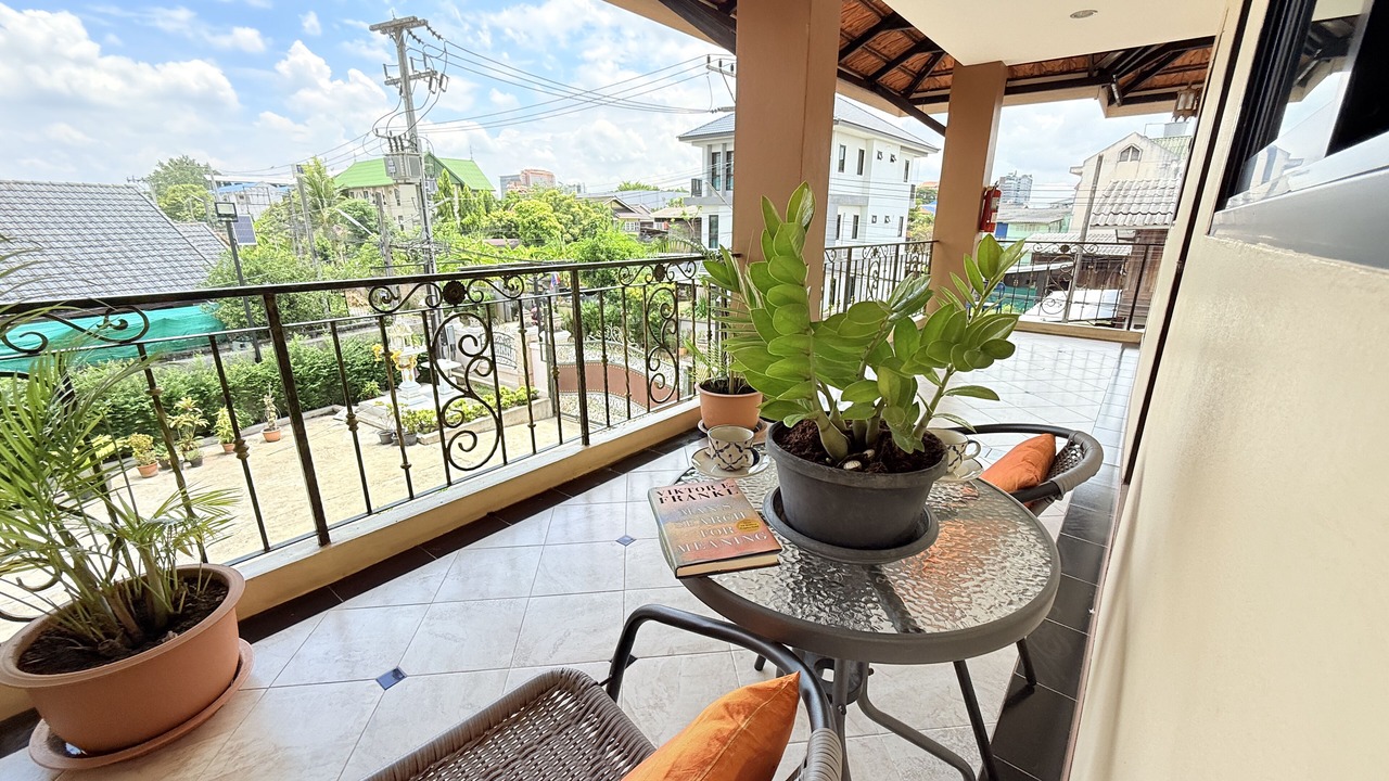 Photo of Outdoor in Wua Lai