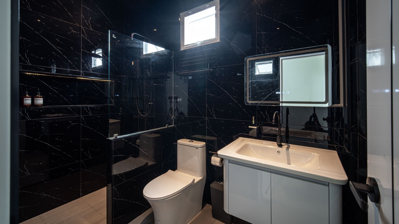 Photo of Bathroom in Chaiyasathan