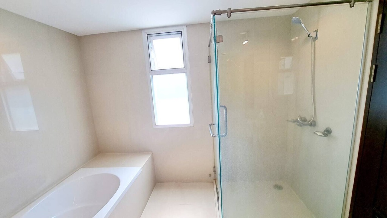 Photo of Bathroom in Khlong Toei Nuea